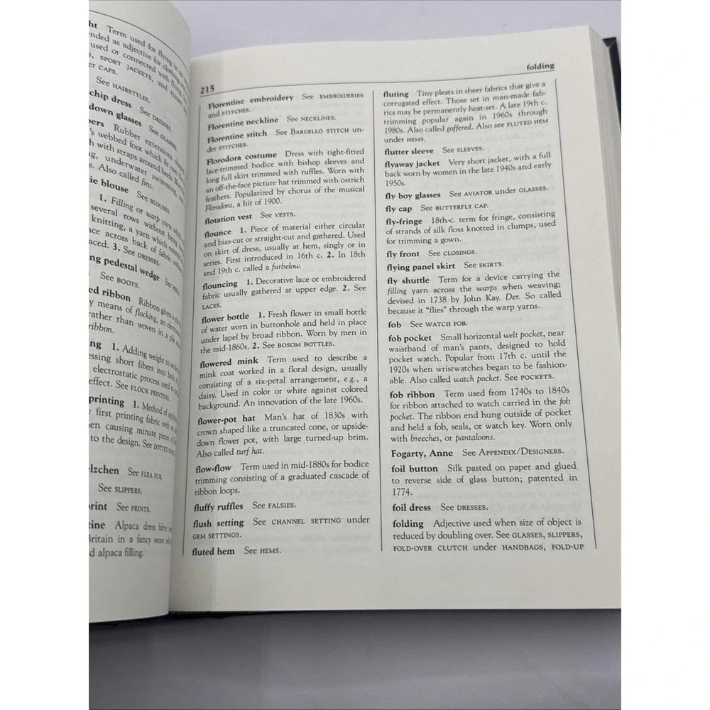 Fairchild's Dictionary of Fashion by Calasibetta Hardcover 2nd edition m1‎